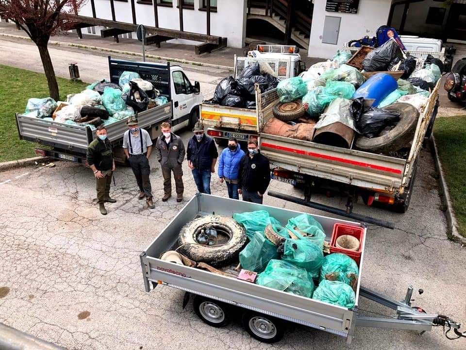 Cavalese, dalla Giornata Ecologica quasi due tonnellate e mezzo di rifiuti recuperati nei boschi e in paese