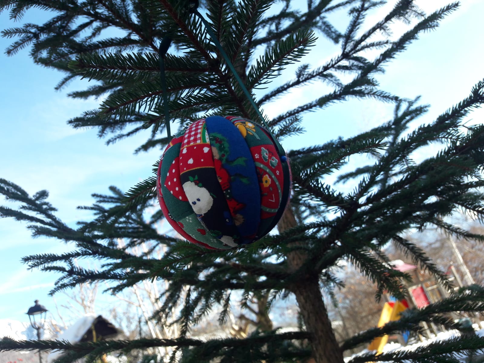 Dona un pensiero per animare l’Albero di Natale. L’iniziativa del Comune di Ville di Fiemme