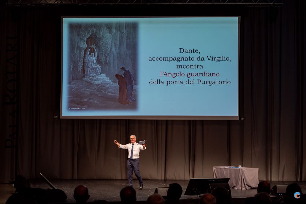 Vivaldelli e Dante “profeta di speranza”. Palarotari gremito per la serata diocesana sulla Divina Commedia