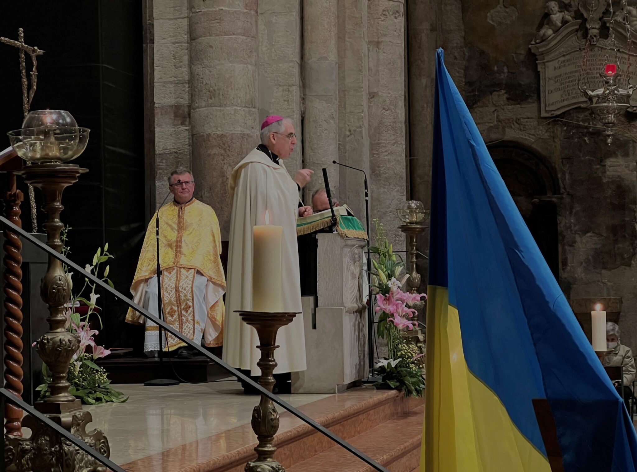 Guerra in Ucraina, la preghiera in cattedrale.